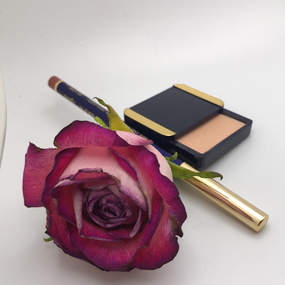 Estée Lauder Pressed Powder, Lip defining pencil